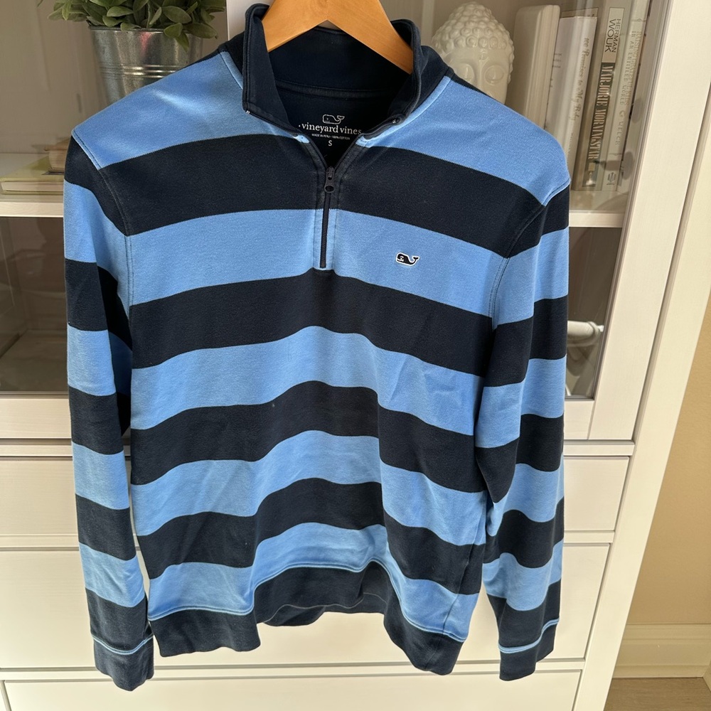 Vineyard Vines Men’s size small Blue and Navy striped 1/4 zip pullover